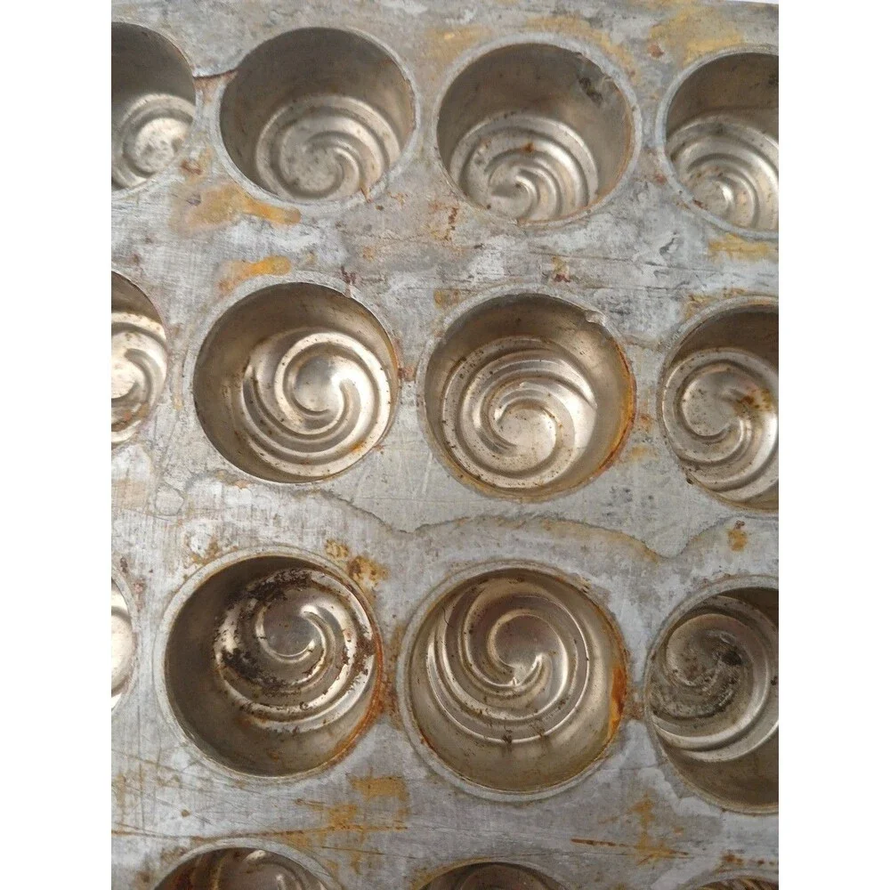 Vintage Industrial Metal Candy/Chocolate Mold Swirl Top 72